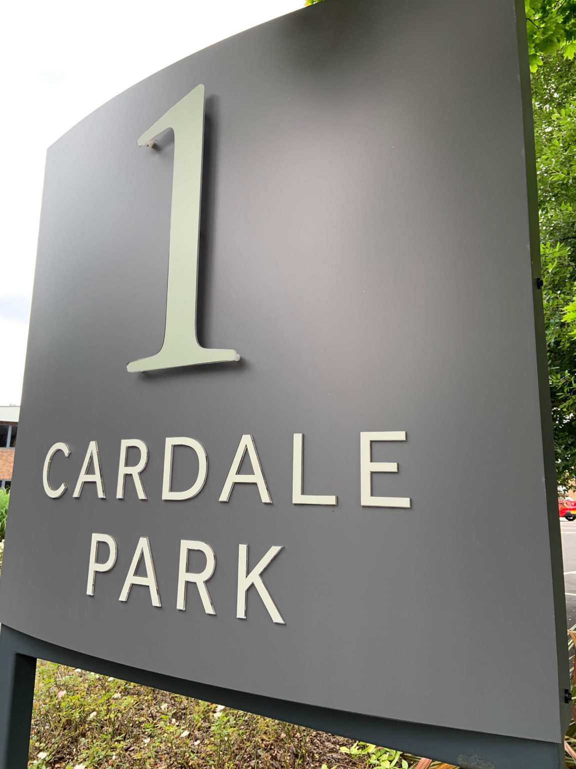 cardaleparkharrogatecurvedfreestandingbusinessestateentrance